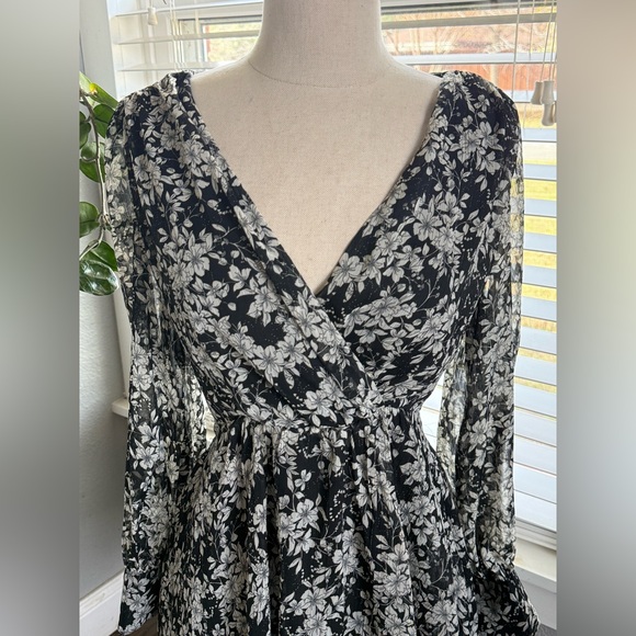 Zara Mini Dress Size Medium Black & White - Picture 2 of 6